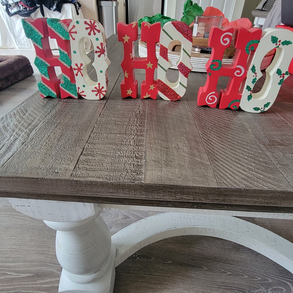 Festive 'Ho Ho Ho' Holiday Decor